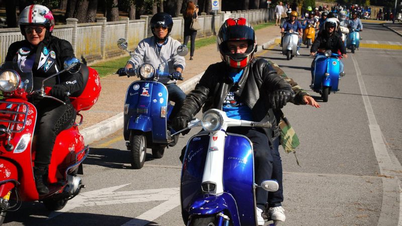 Juntanza De Vespas Y Lambrettas