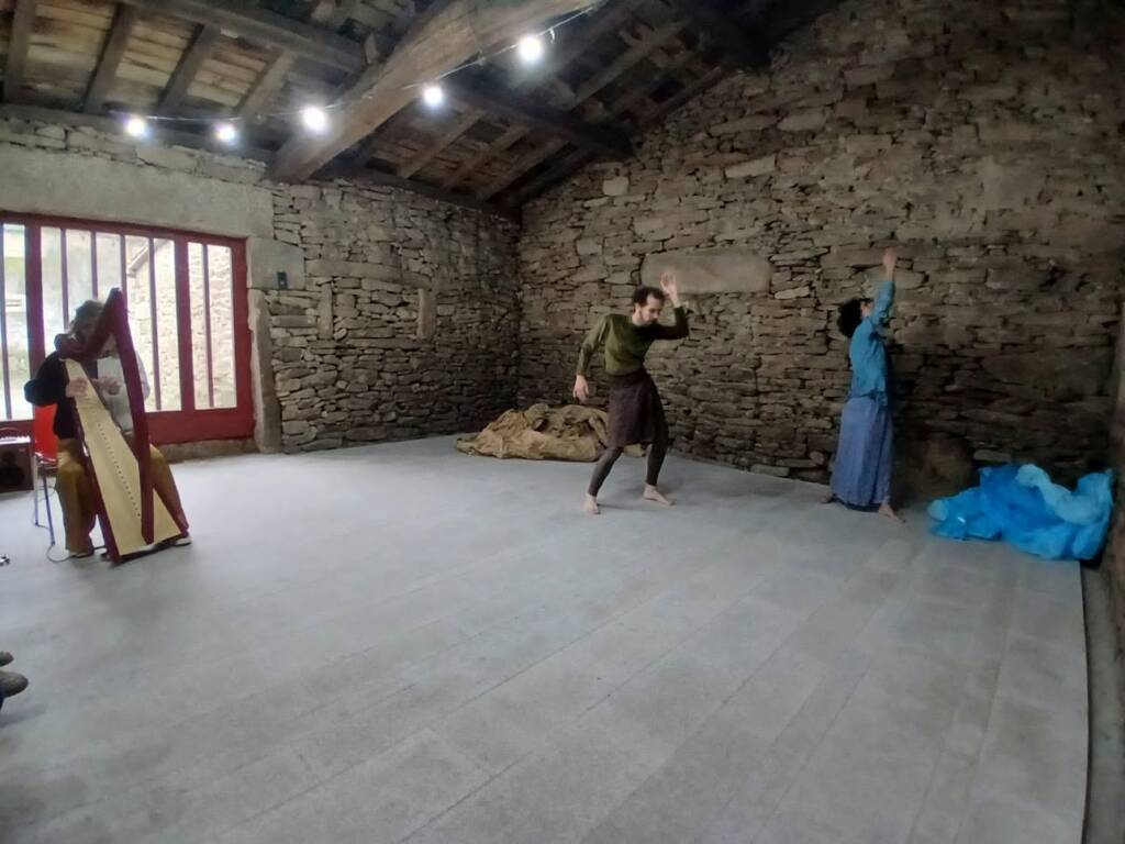Auga E Terra, A Pel Do Territorio Danza En Agolada