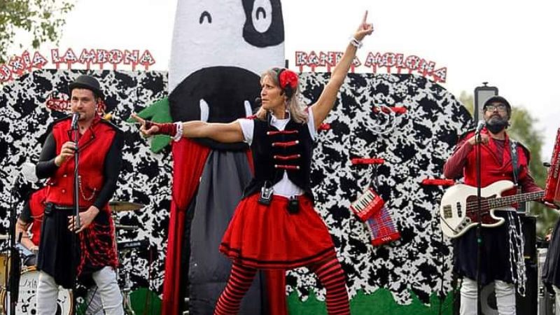 Uxía Lambona E A Banda Molona